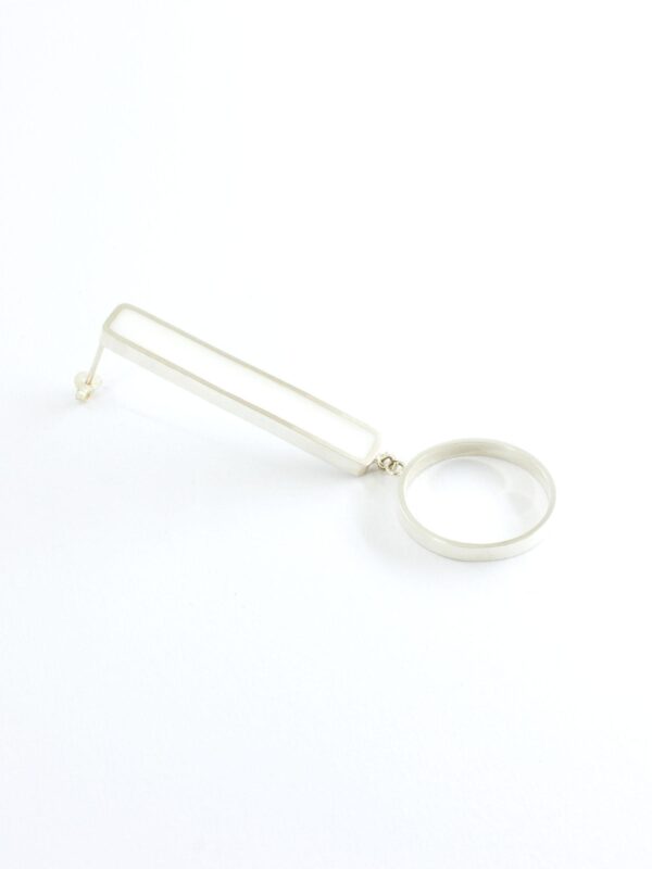 Gonji rectile white earrings